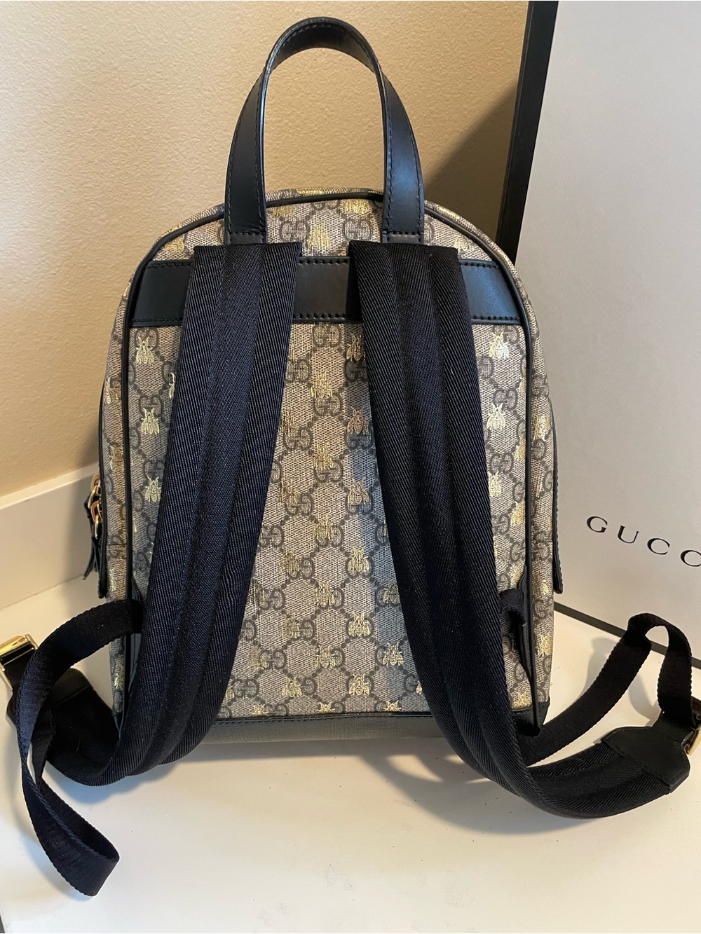 Gucci Gray GG Supreme Backpack with Gold Bee Print - Picture 2 of 10